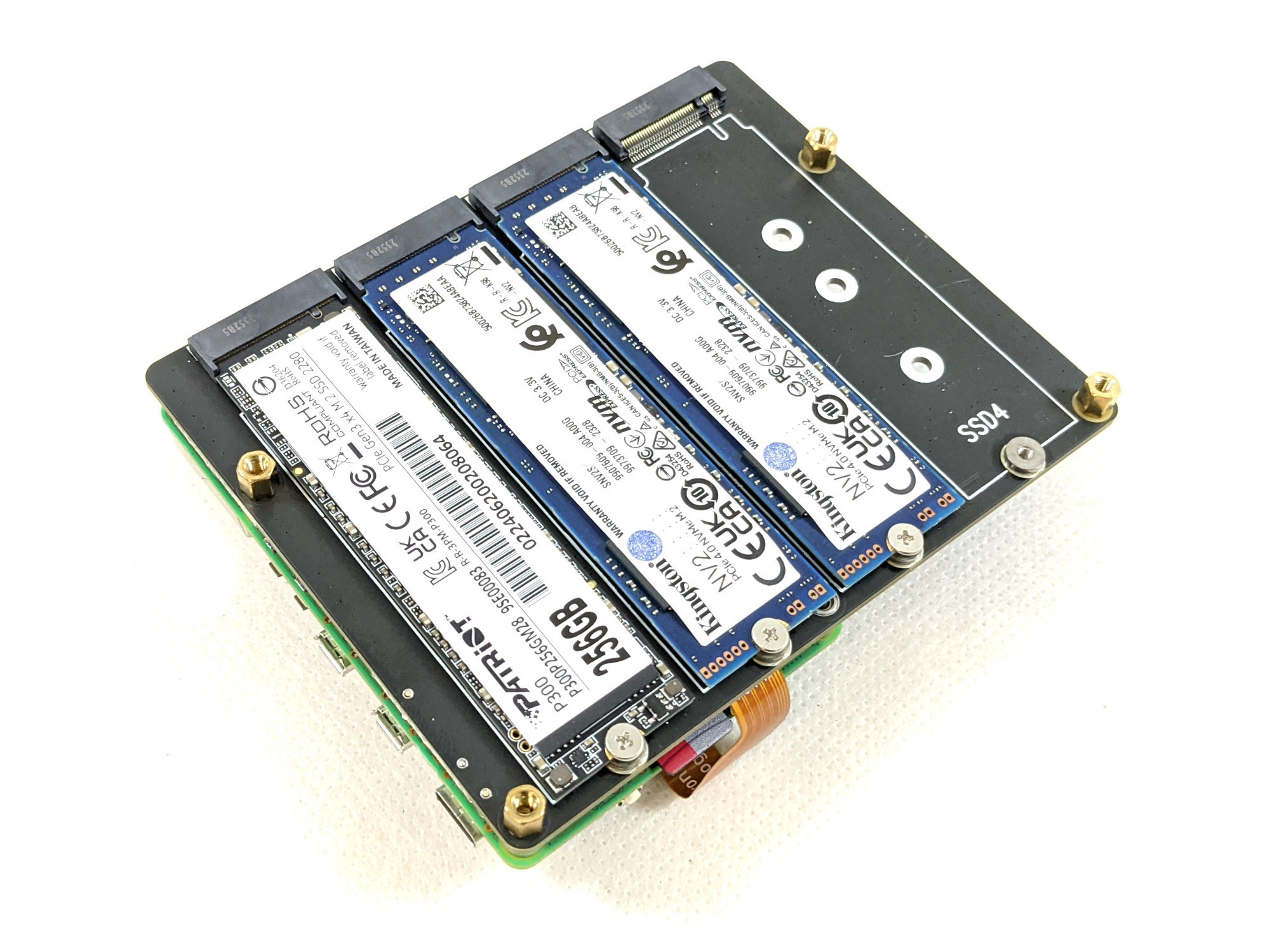 Pi-NAS vnitřní uspořádání SSD disků